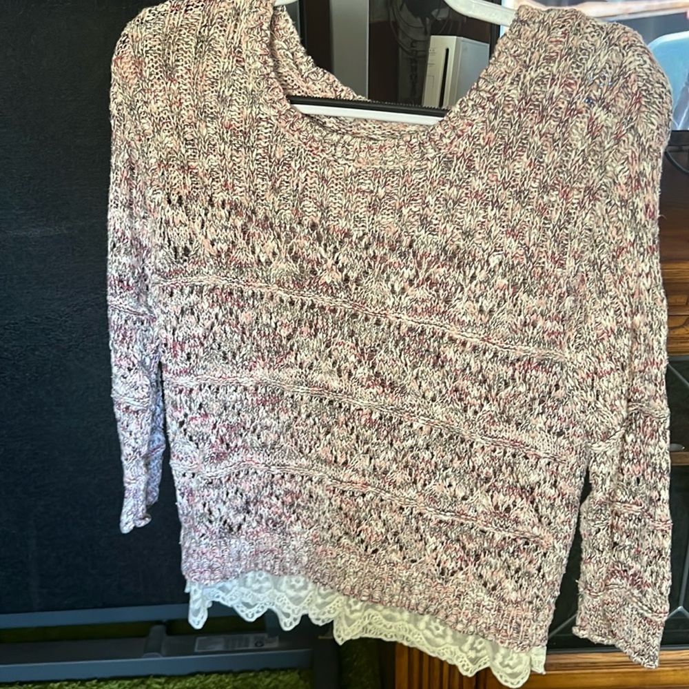 Knitted pink sweater with lace detail bottom, great condition size M